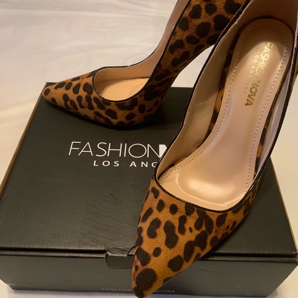 Gorgeous never worn heels!